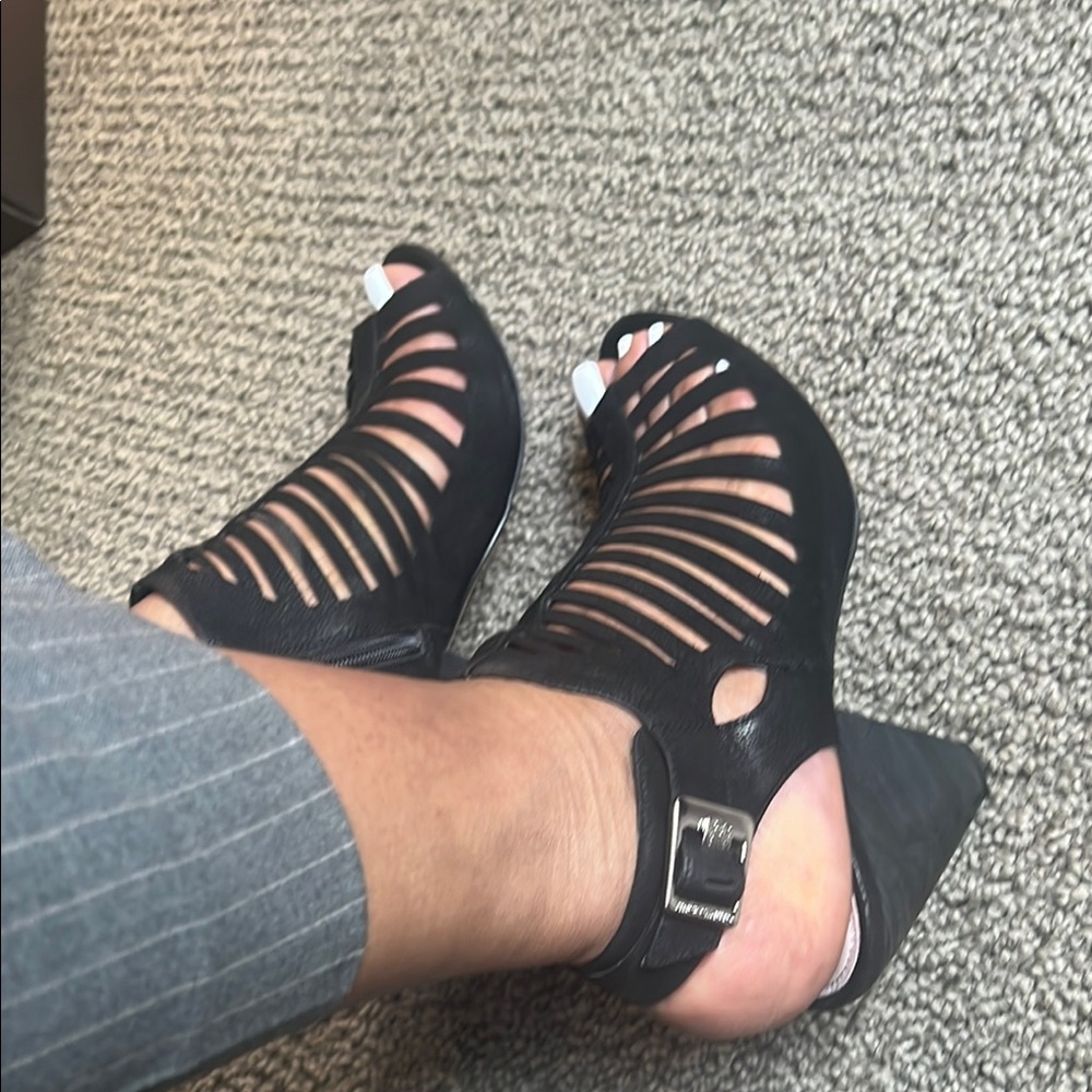 Vince Camuto Eliana Black Suede Strappy Women's Sandals. Size 11 - Picture 3 of 11
